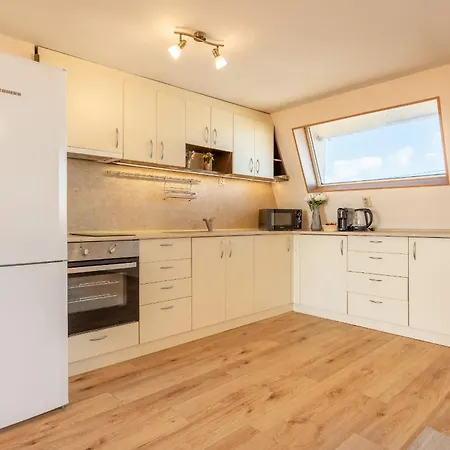 2-bedroom With Sea View Апартамент